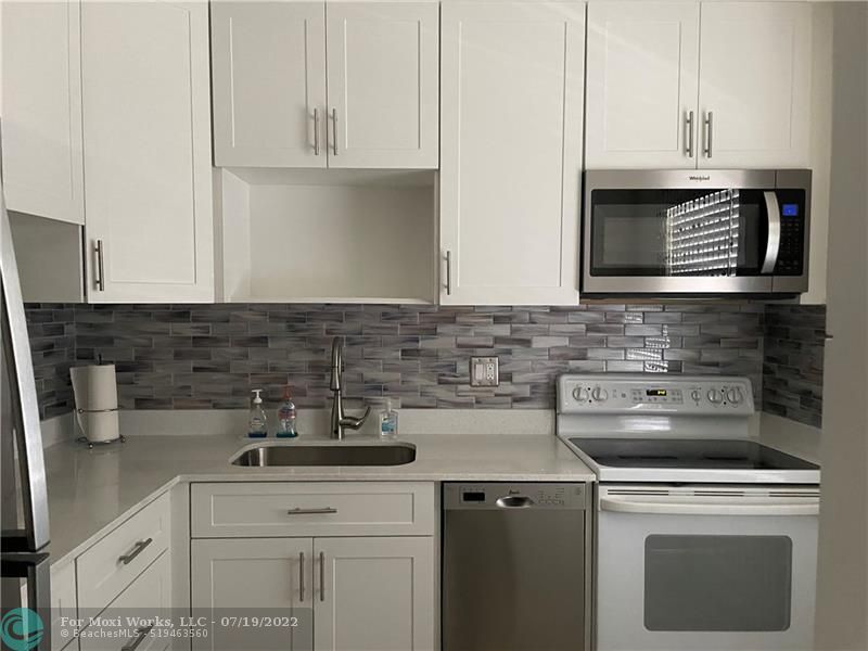 Property Photo: 550 NW 78th Ter 203 FL 33063