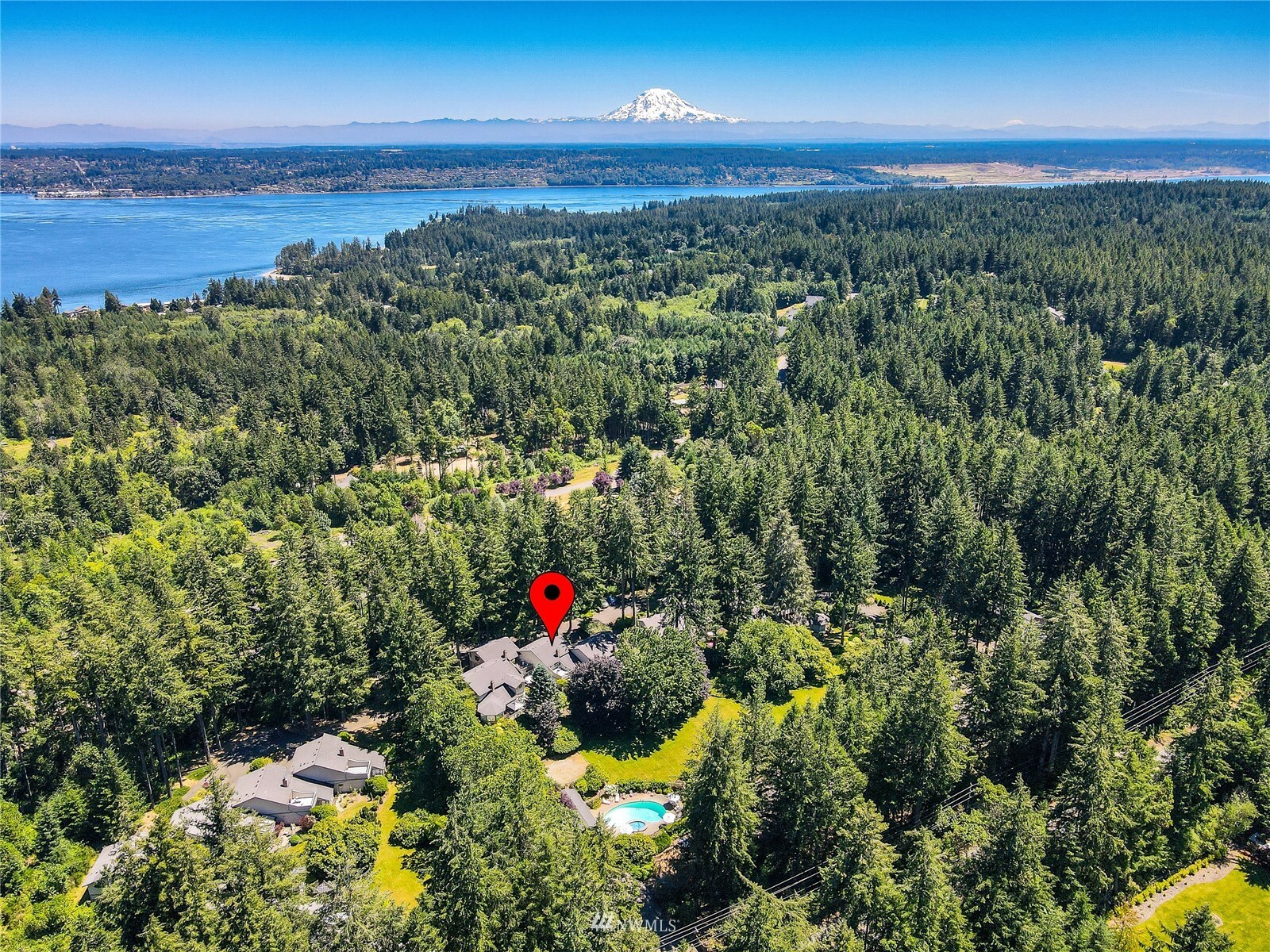 Property Photo:  950 9th Circle  WA 98333 