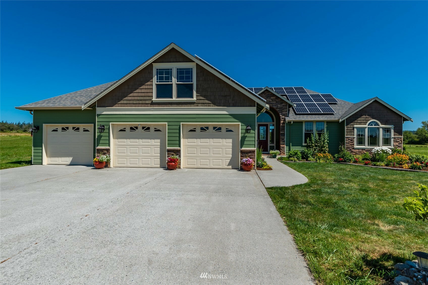 Property Photo:  120 W Crescent Harbor Road  WA 98277 