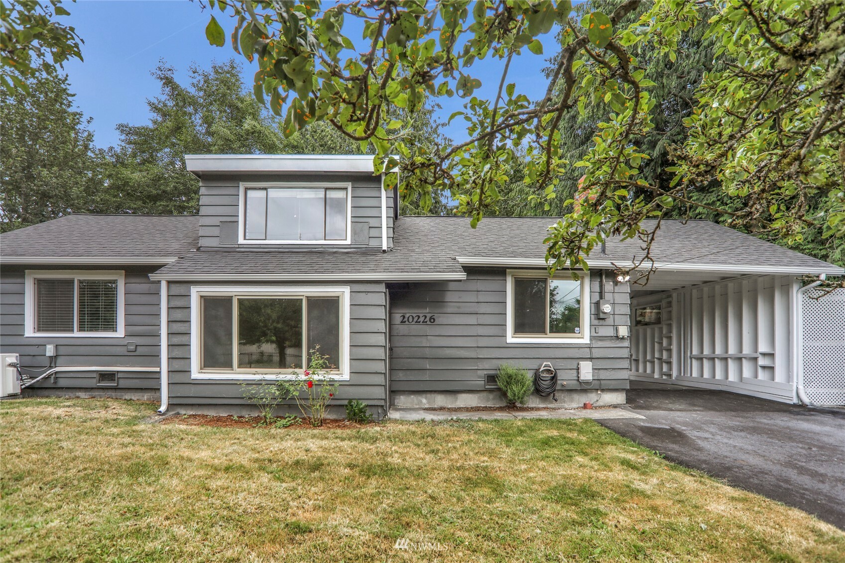 Property Photo:  20226  24th Avenue NE  WA 98155 