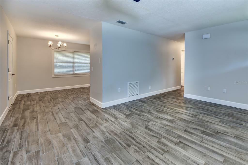 Property Photo:  154 W Fern Drive  FL 32763 