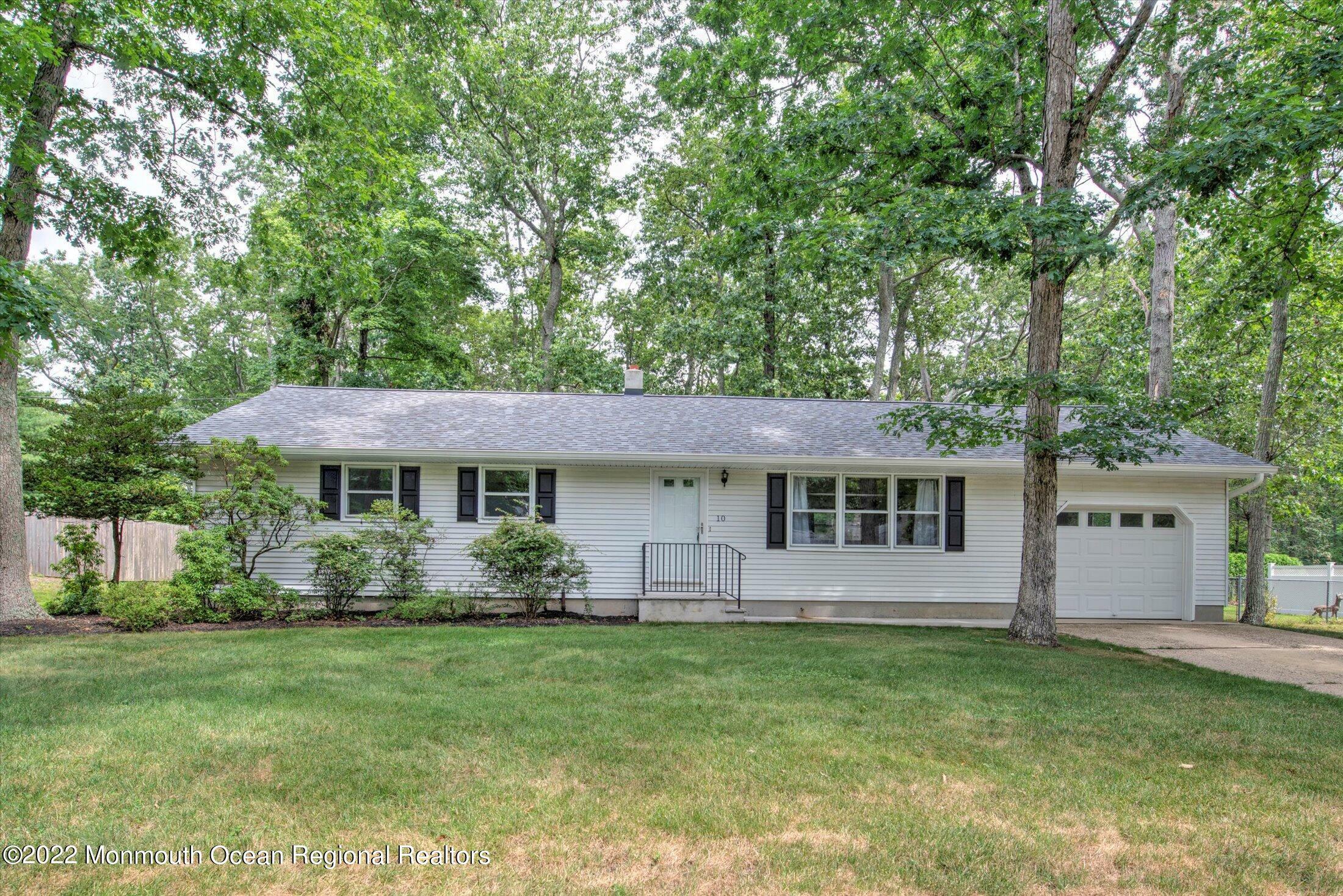 Property Photo: 10 Kenyon Drive NJ 08533
