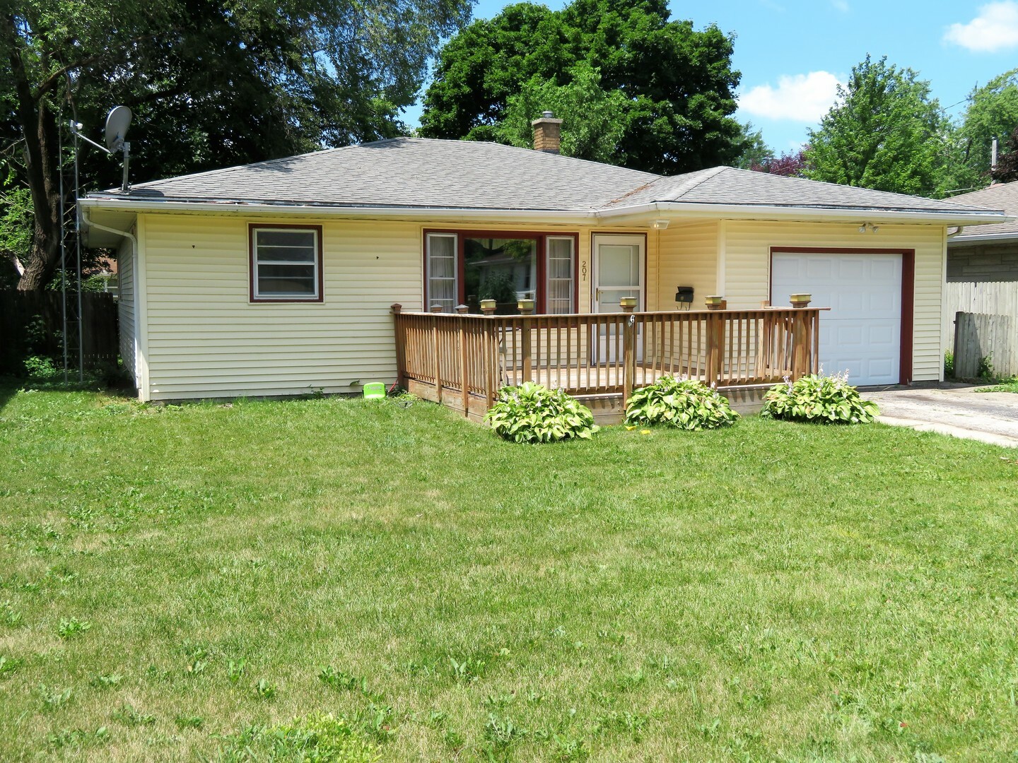 Property Photo:  207 Dwight Avenue  IL 60436 