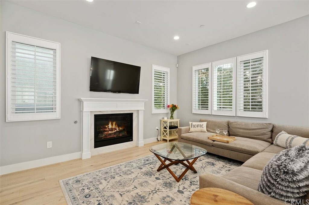 Property Photo:  118 S Irena Avenue B  CA 90277 