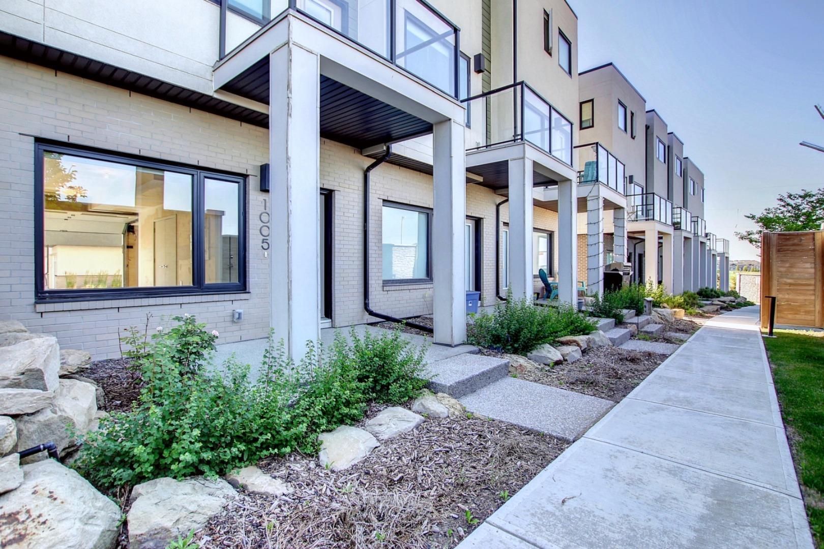 Property Photo:  1005, 218 Sherwood Square NW 1005  AB T3R 0Y2 