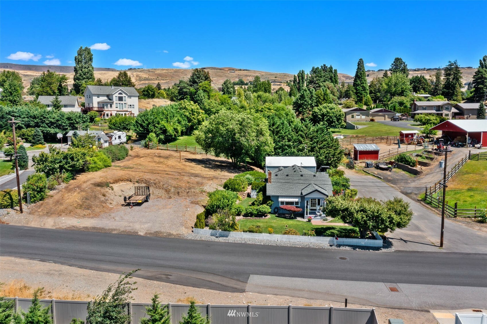 Property Photo: 3251 NW Empire Avenue WA 98802