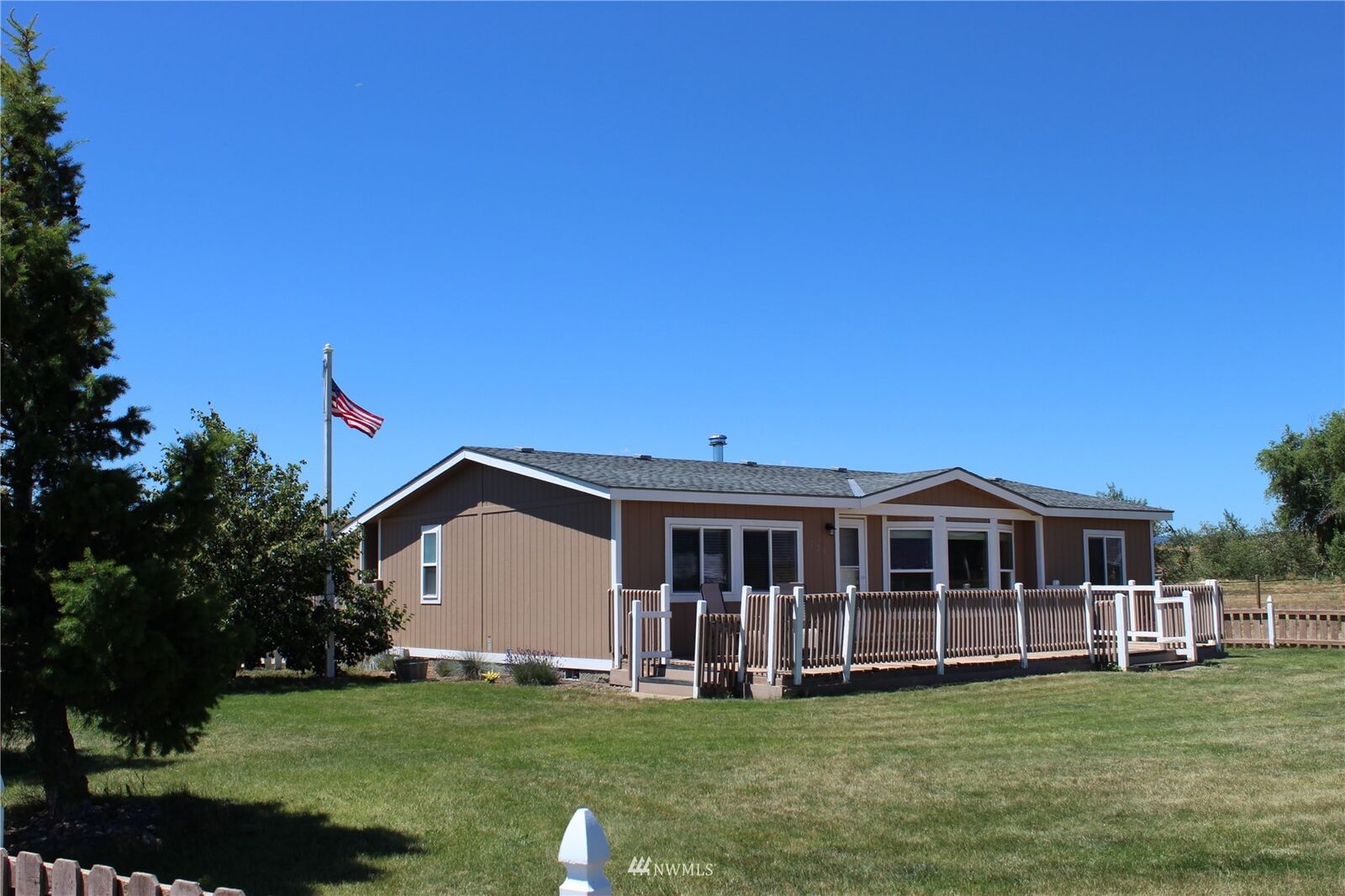 Property Photo:  730 Clarke Road  WA 98926 