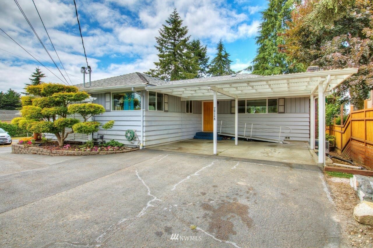 Property Photo:  1916 Bridgeport Way W  WA 98466 