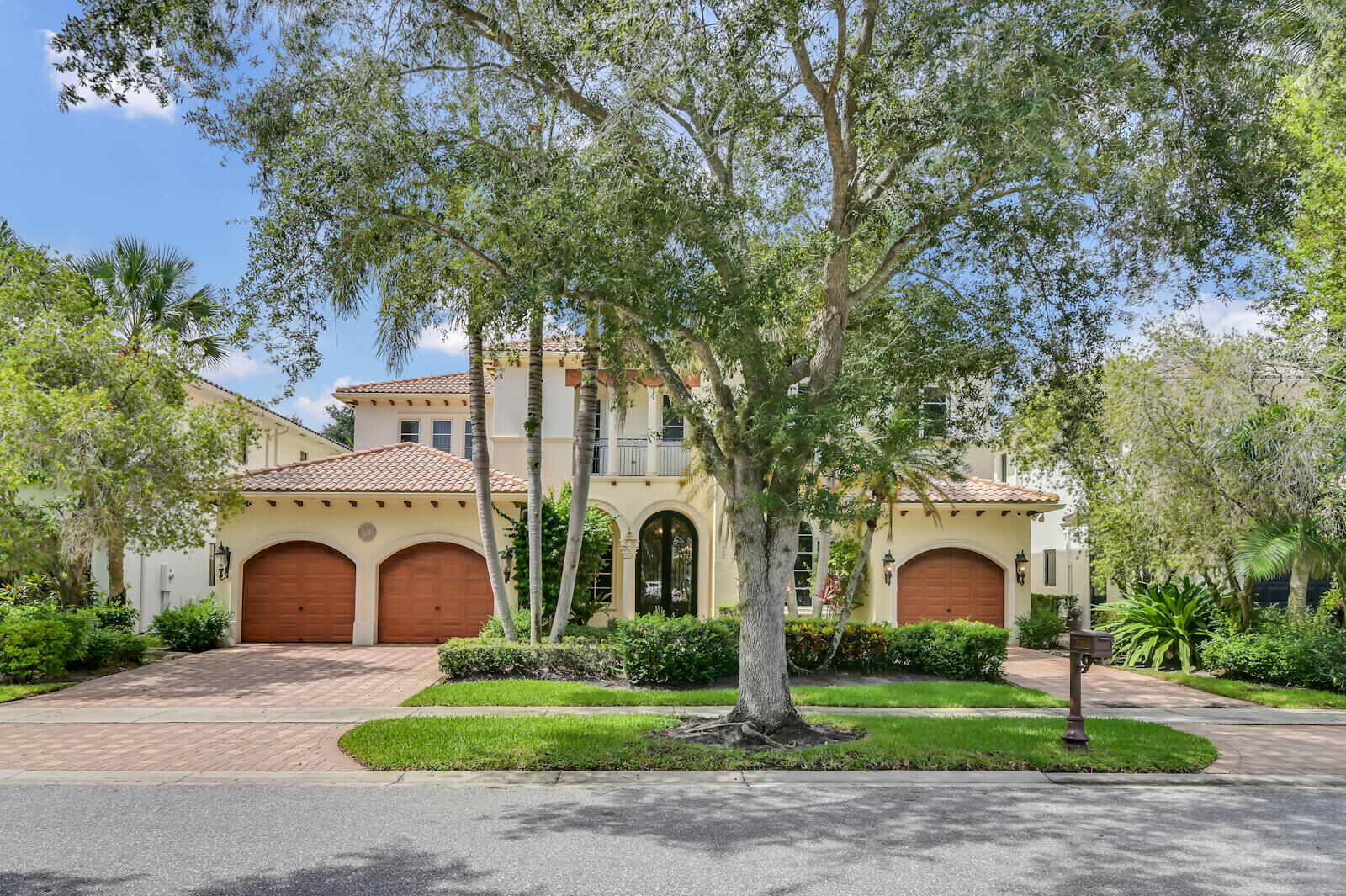 Property Photo: 17665 Middlebrook Way FL 33496