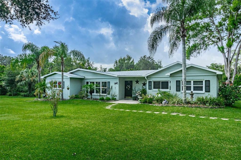 Property Photo: 2201 Oaklane Road FL 33596