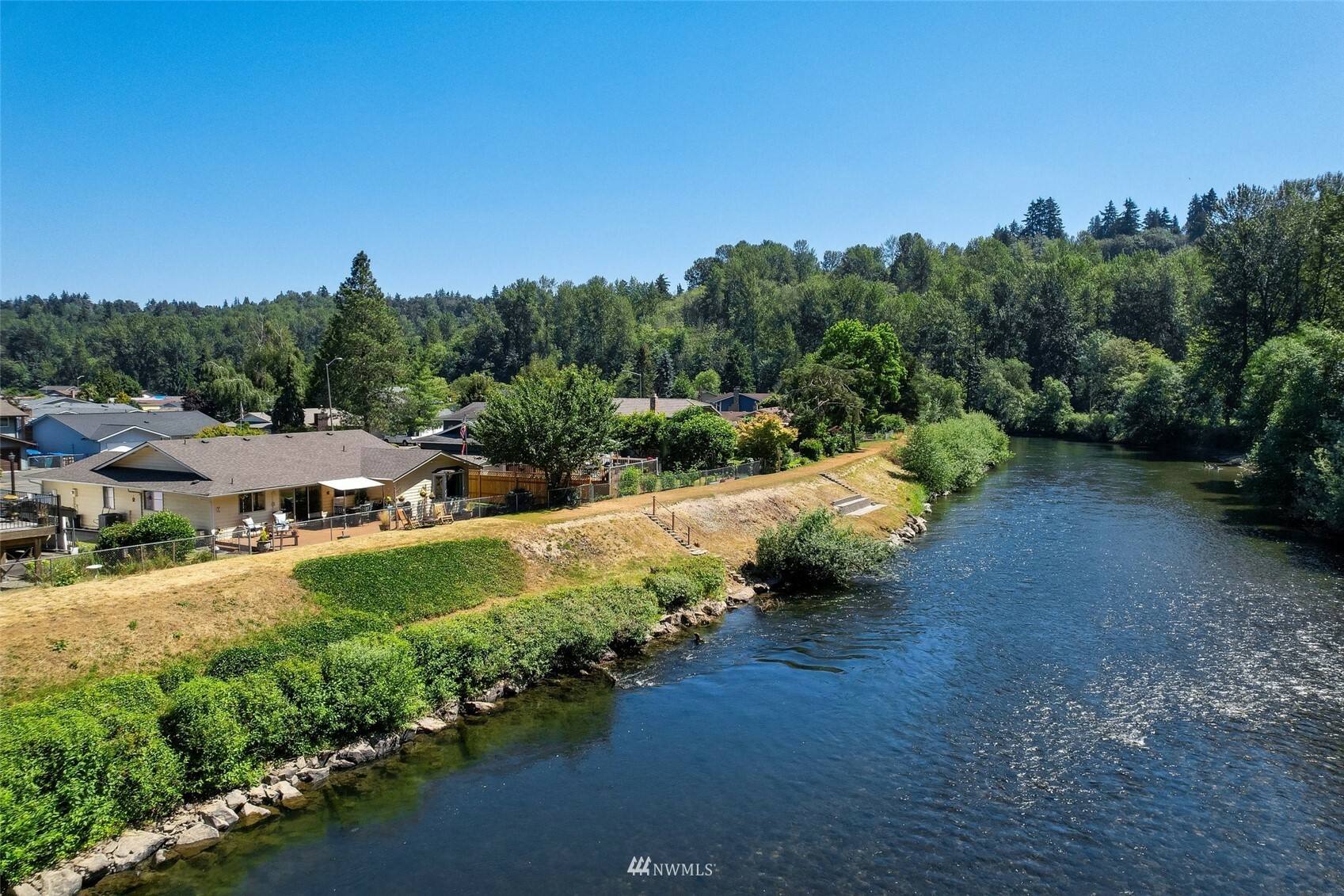 Property Photo: 1544 Riverview Drive NE WA 98002