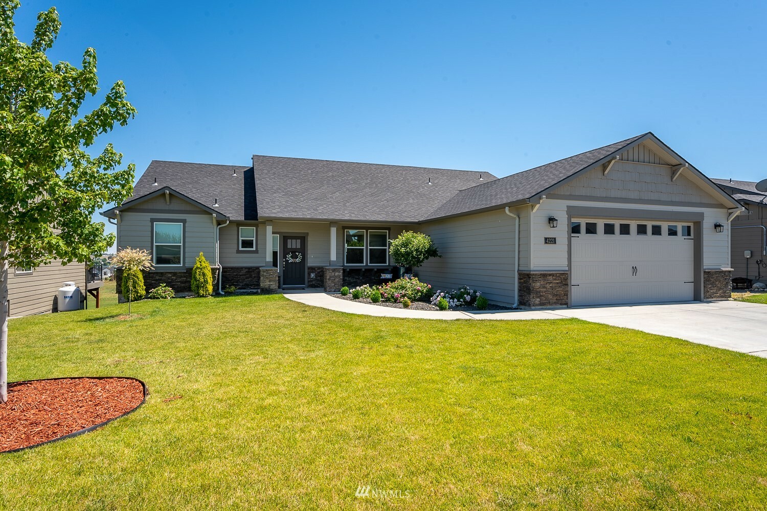 Property Photo:  4221 Hedman Court NE  WA 98837 