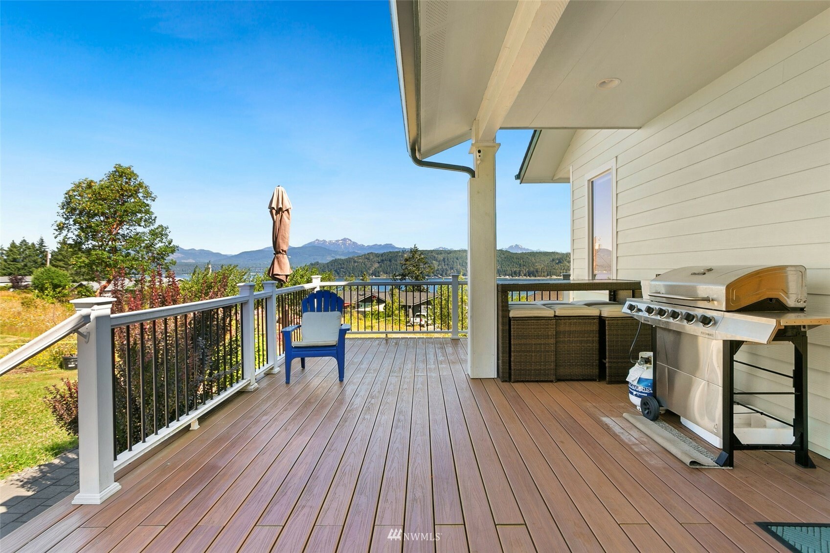 Property Photo: 111 E Warren Drive WA 98592