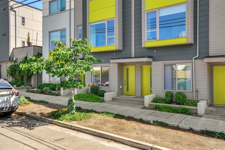 Property Photo:  2425 S Holgate Street  WA 98144 