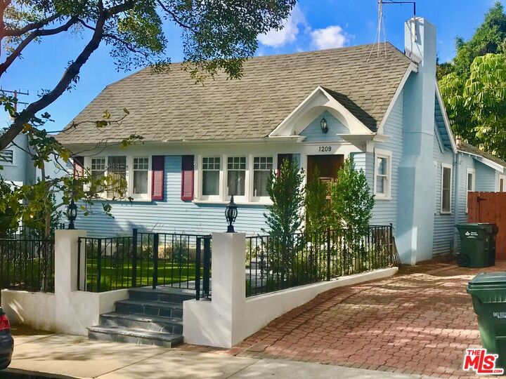 1209  N Genesee Ave  West Hollywood CA 90046 photo