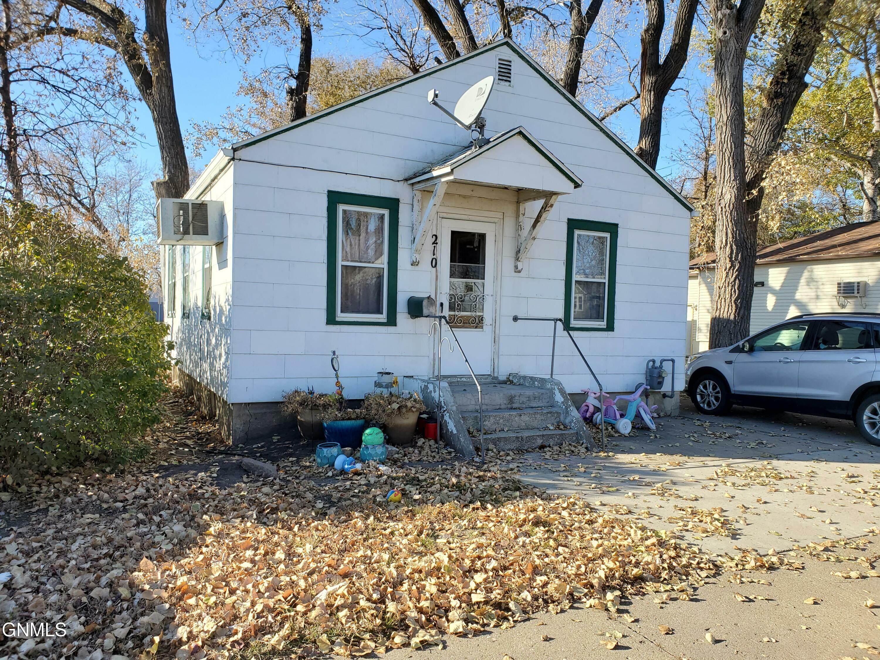 Property Photo:  210 19th Street  ND 58501 