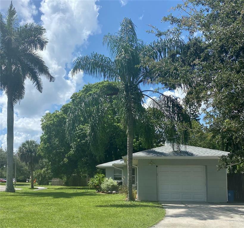 Property Photo:  401 3rd Ave E  FL 34208 