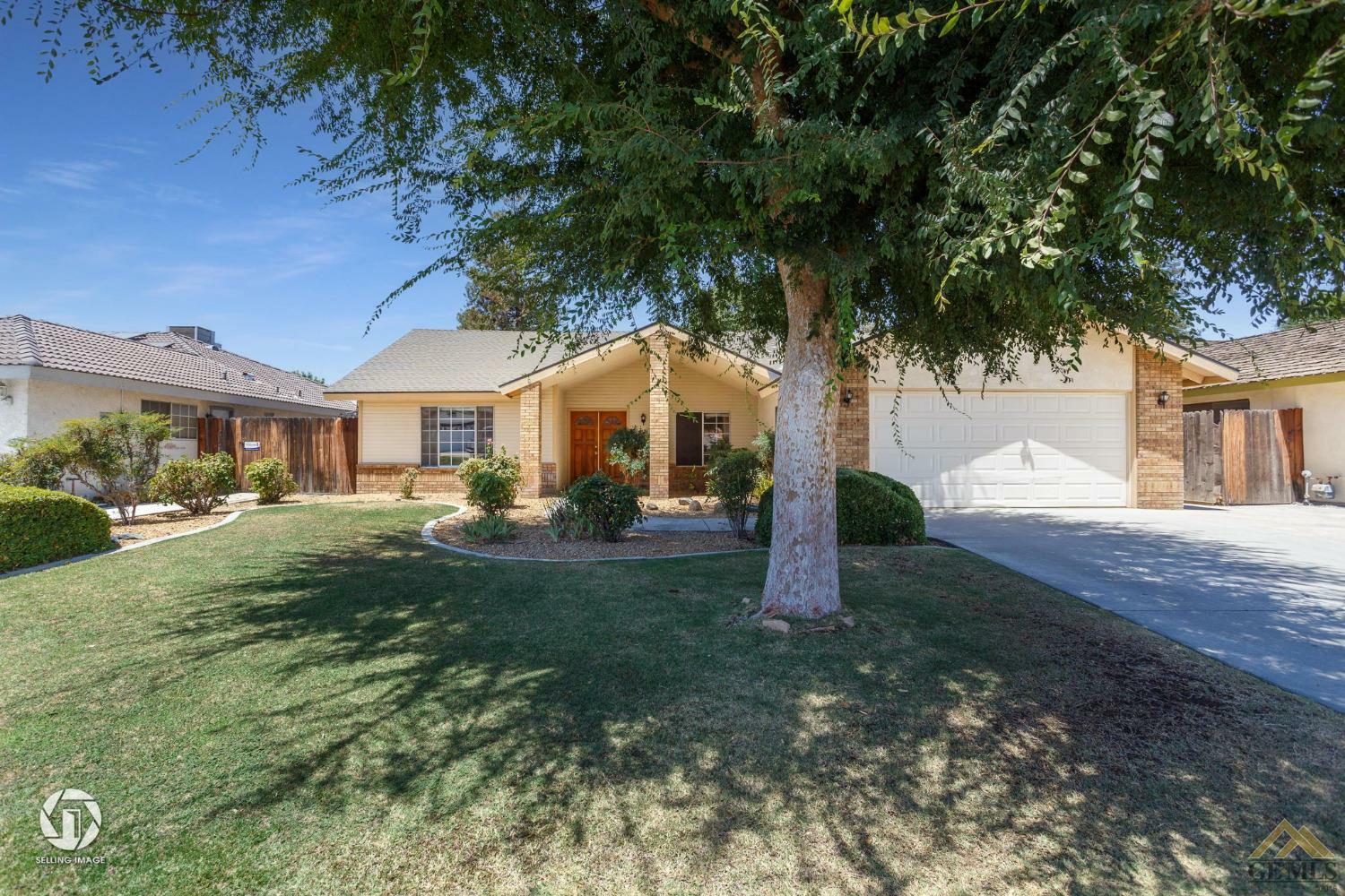 Property Photo:  10012 Mark Twain Avenue  CA 93312 