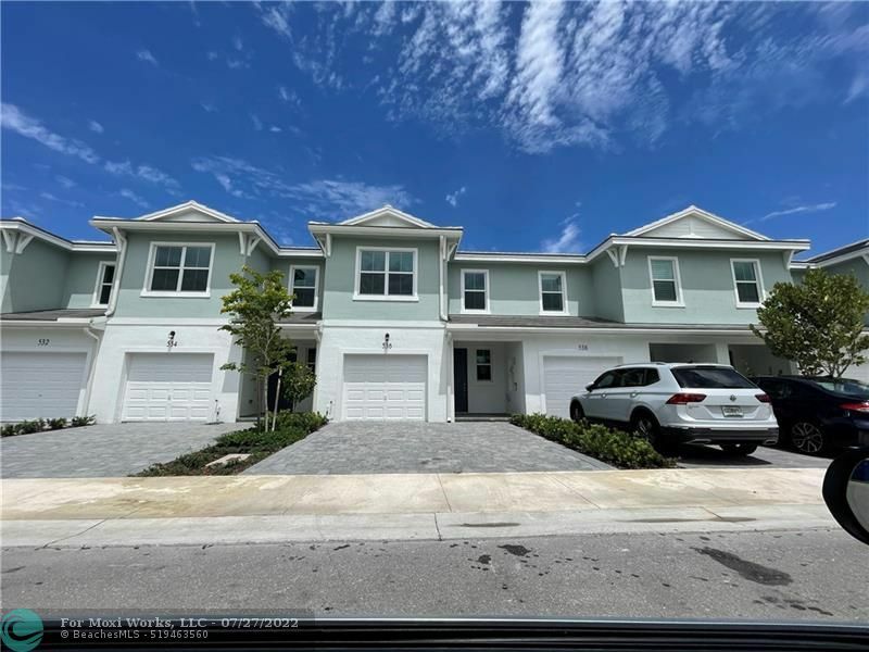 Property Photo:  536 Sanderling Cir  FL 33442 