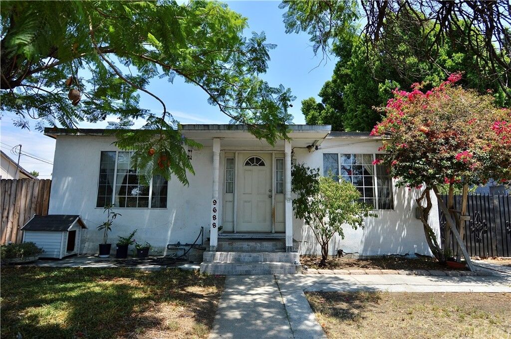 Property Photo: 9688 Arleta Avenue CA 91331