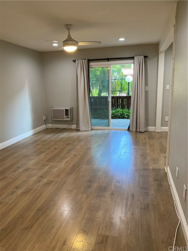 Property Photo:  1040 W Macarthur Boulevard 129  CA 92707 