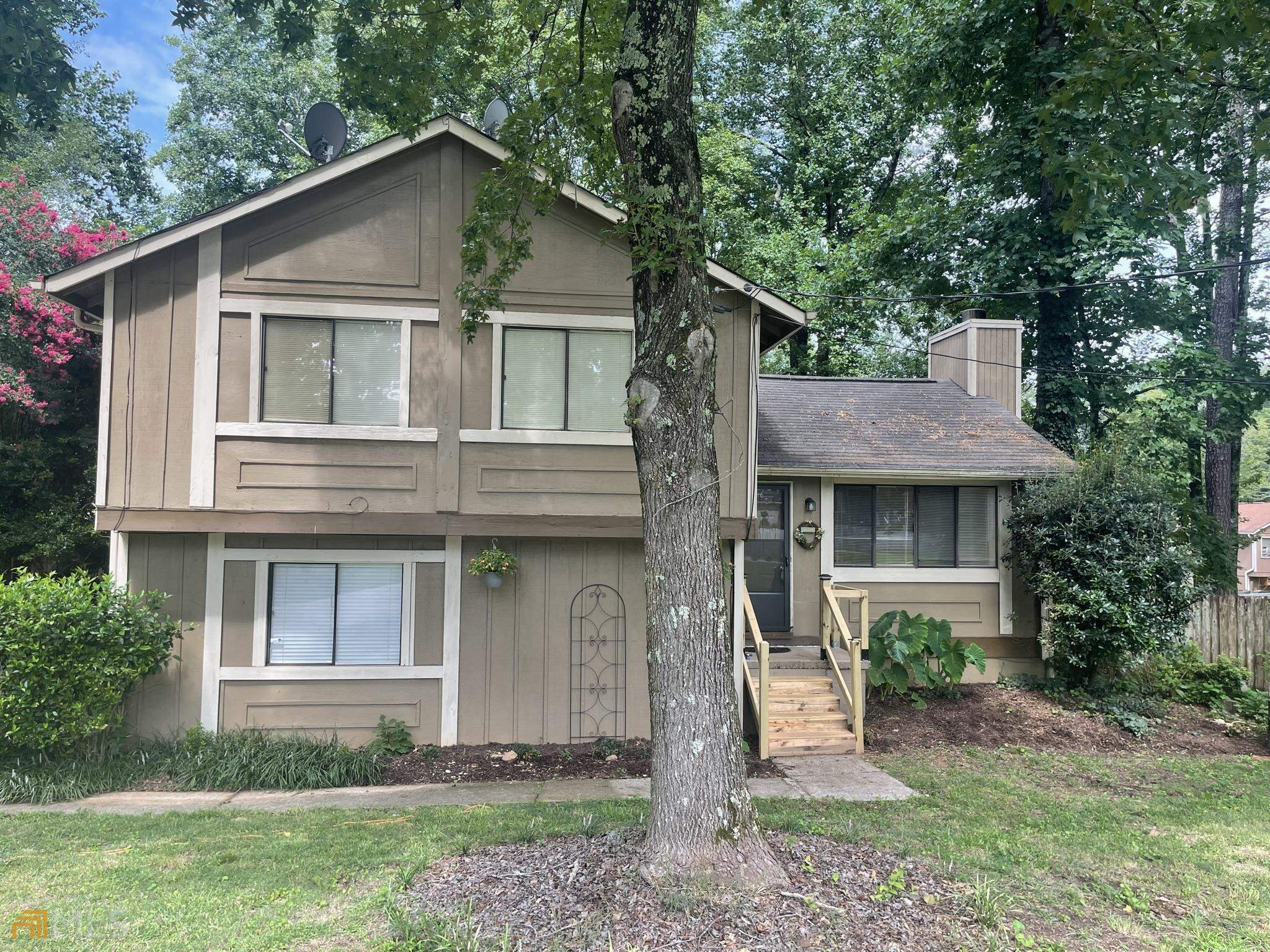 Property Photo: 519 Carillon Lane GA 30083