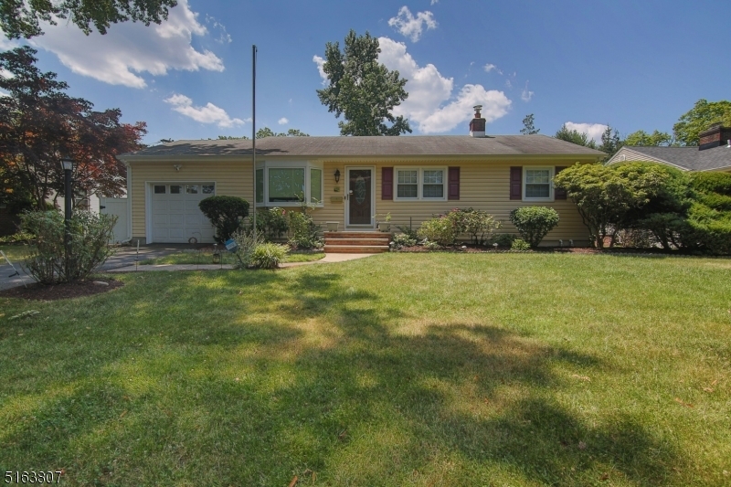 Property Photo: 952 Crescent Dr NJ 07065