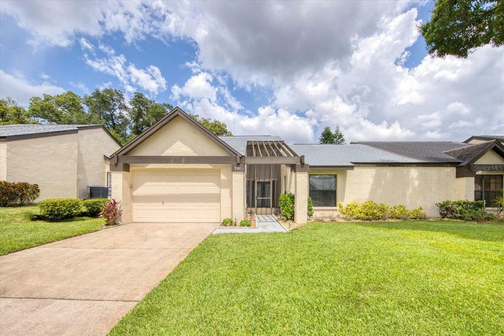 Property Photo: 901 Sutton Place FL 34684