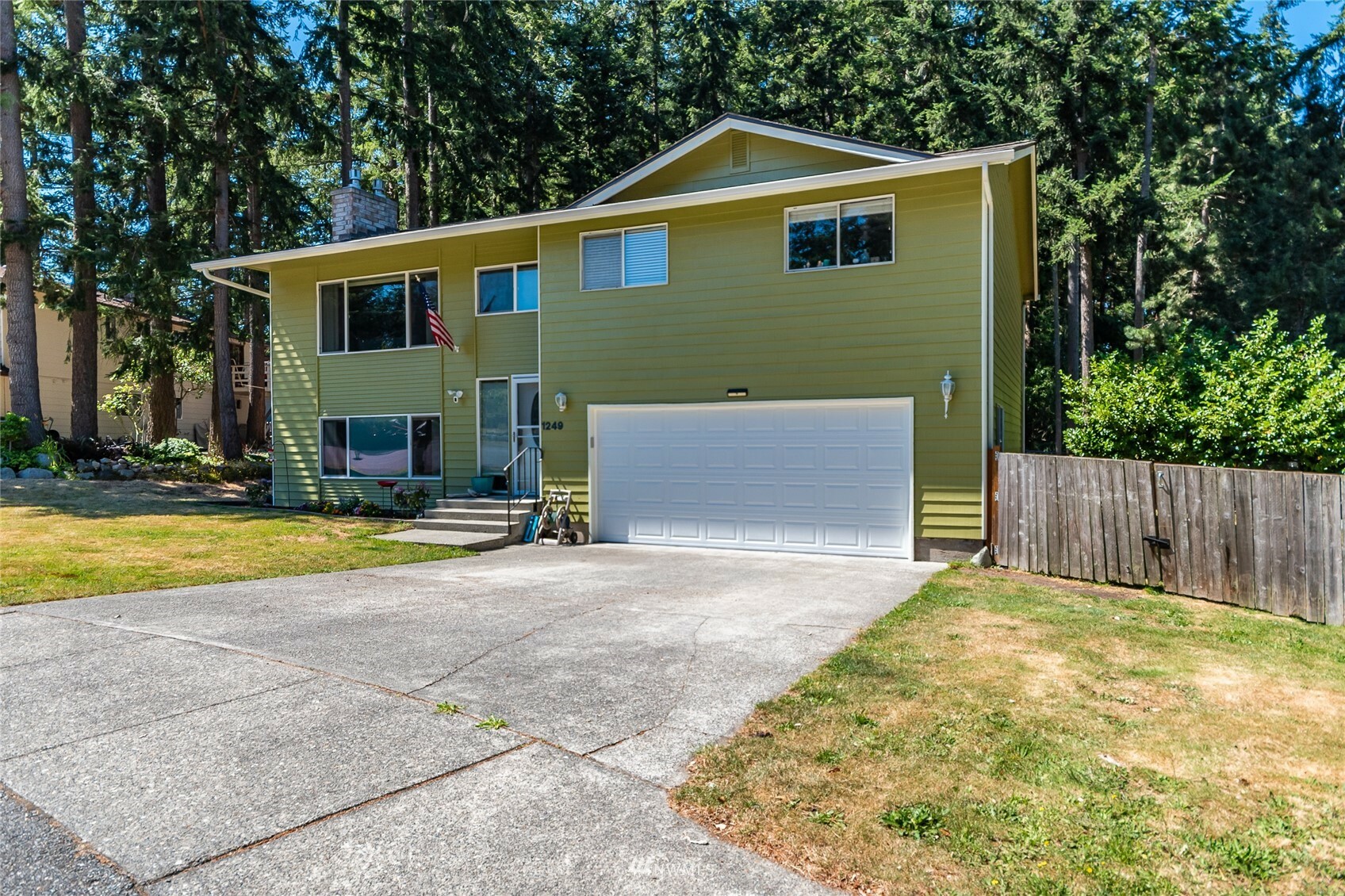 Property Photo:  1249 NE Sealth Place  WA 98277 