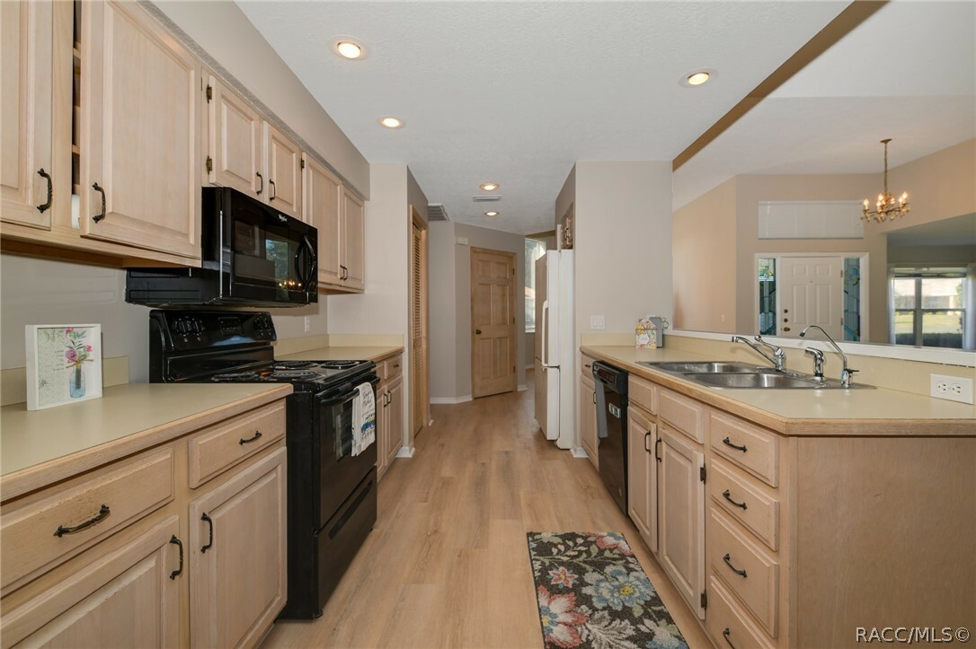 Property Photo: 489 E Falconry Court FL 34442
