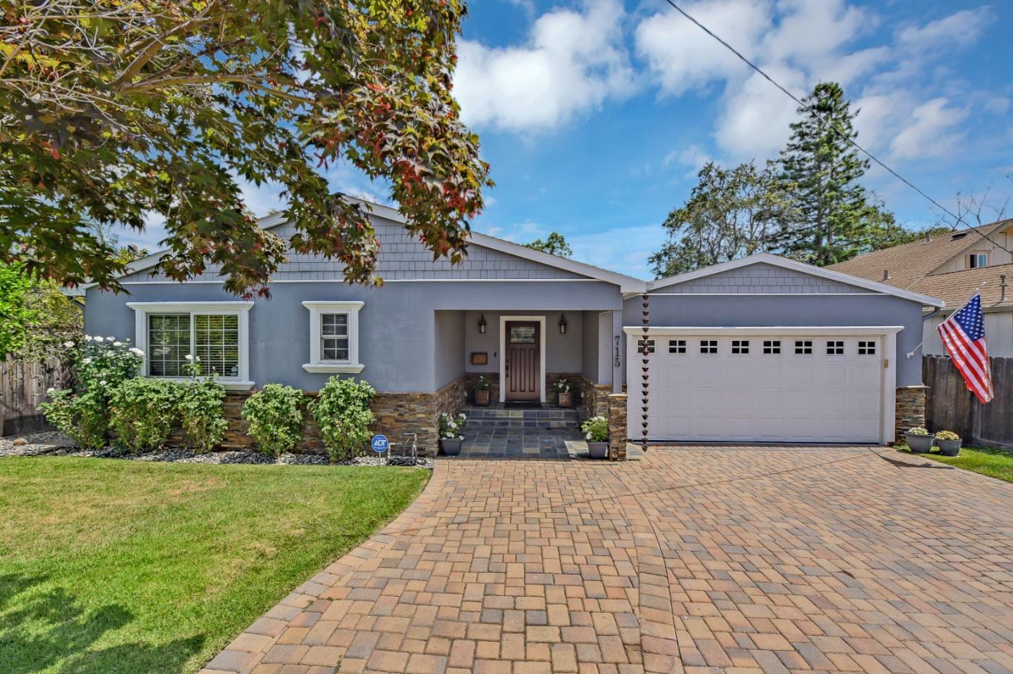 Property Photo:  715 Upton Street  CA 94061 