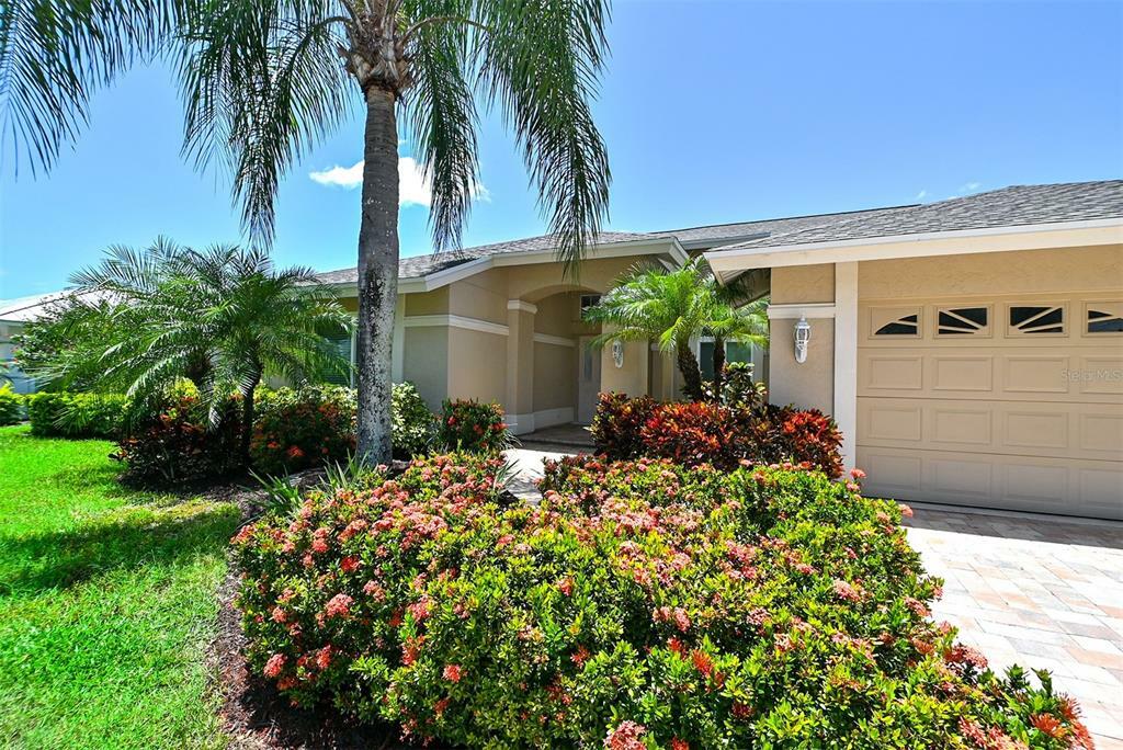 Property Photo:  4630 Meadowview Circle  FL 34233 