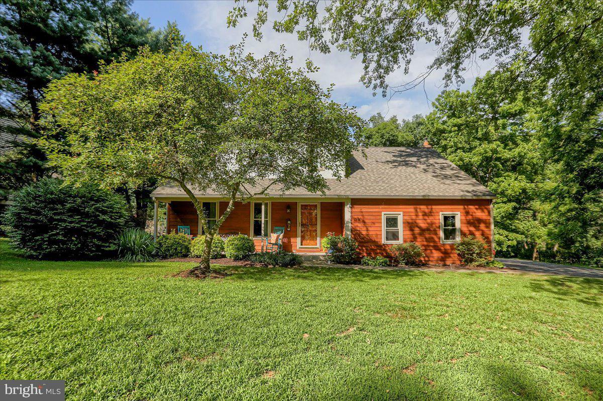 Property Photo: 17 Box Elder Lane PA 17584
