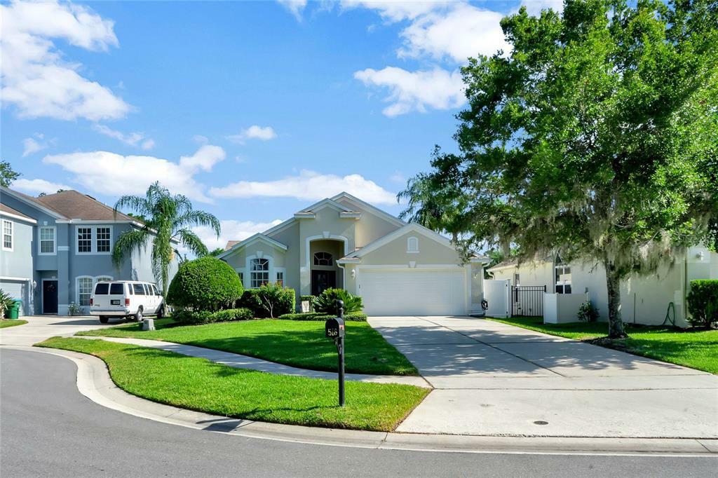 Property Photo: 516 Sagecreek Court FL 32708