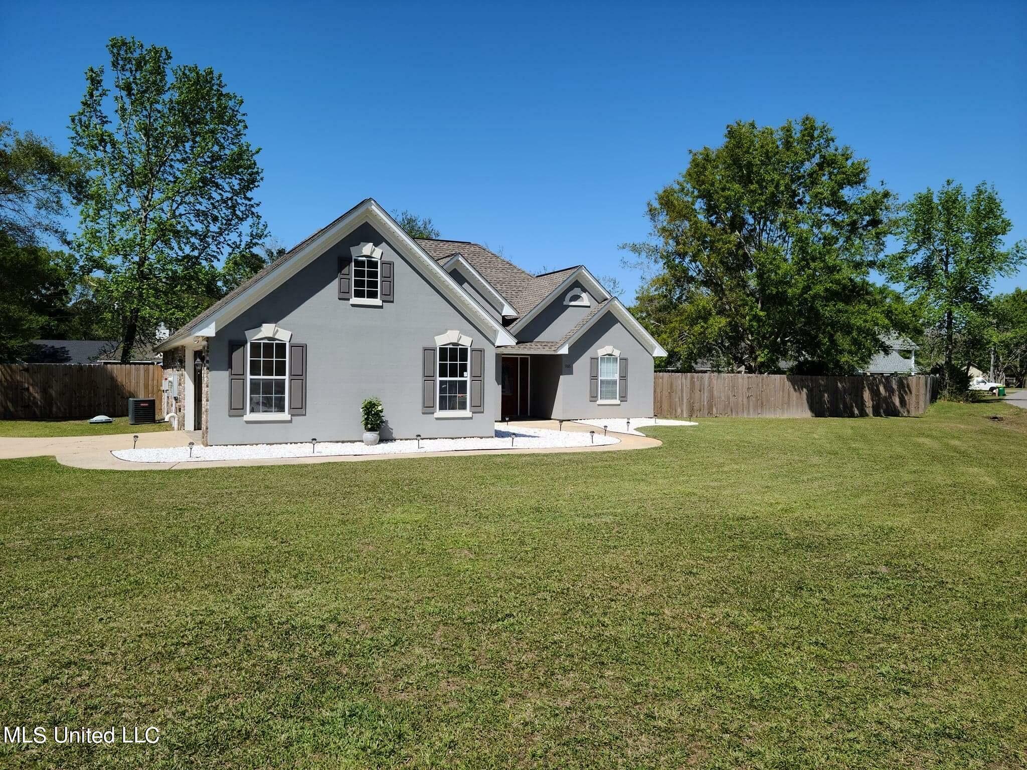 Property Photo: 9121 E Ridgeview Drive MS 39564