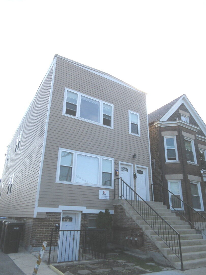 Property Photo:  