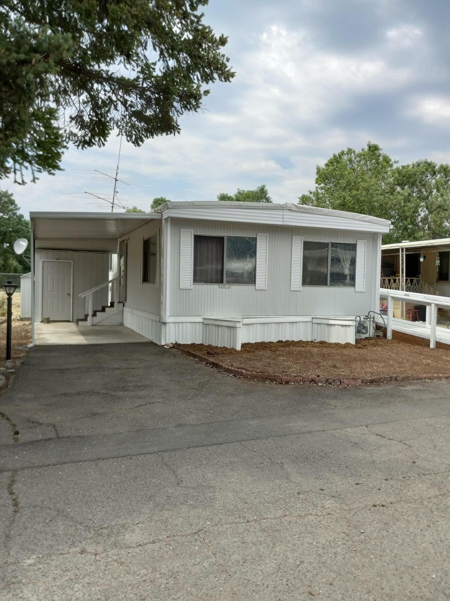 Property Photo: 1246 N Second Avenue # 9 OR 97525
