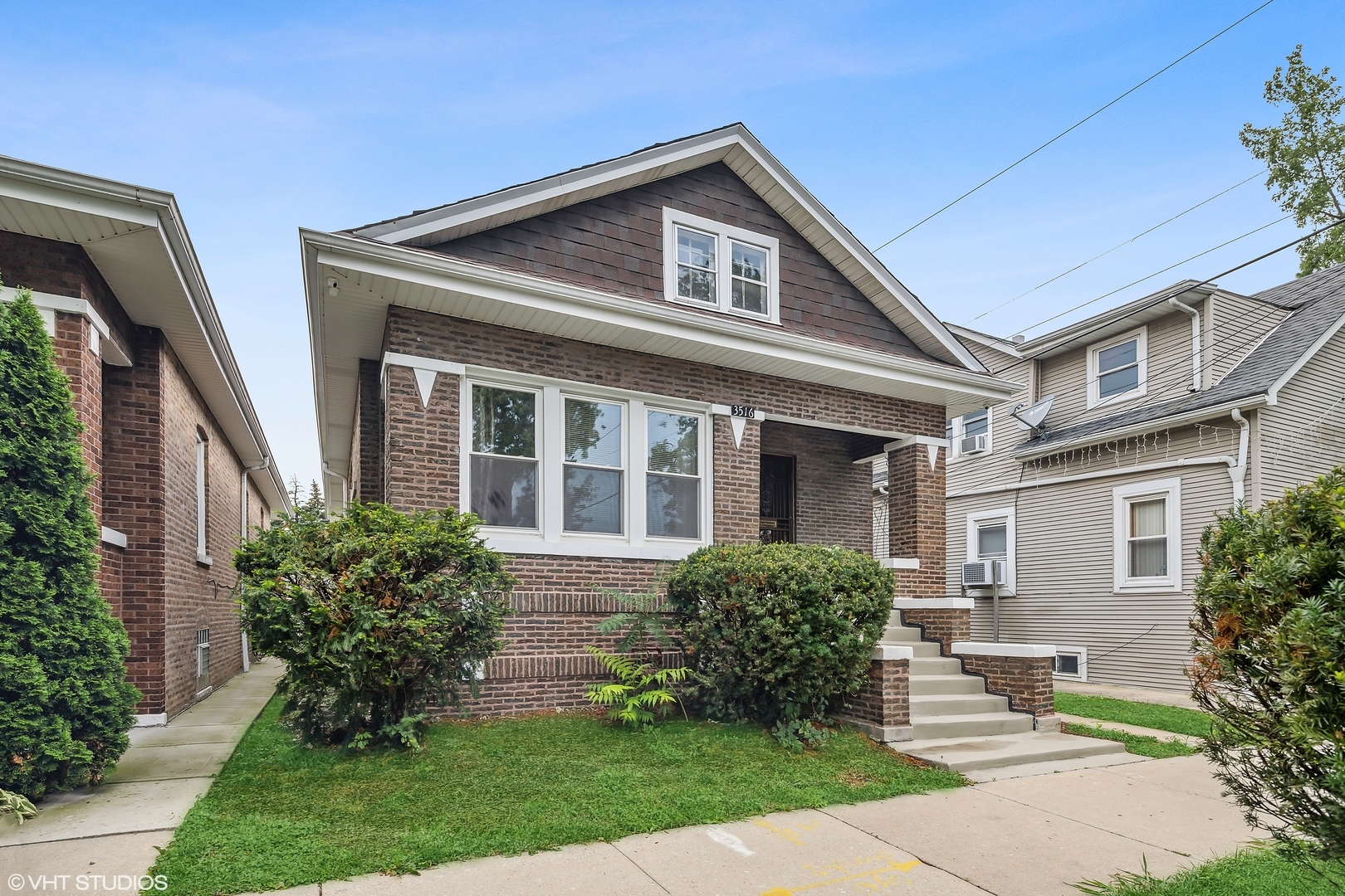 Property Photo: 3516 N Lavergne Avenue IL 60641