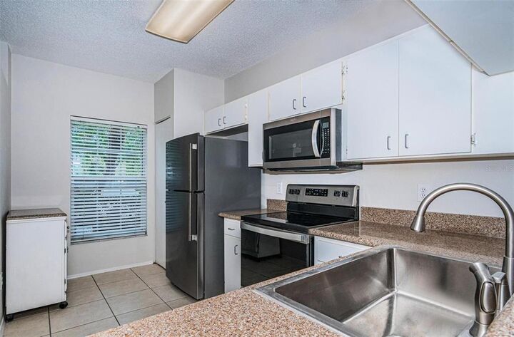 Property Photo: 6105 Bayside Key Drive FL 33615