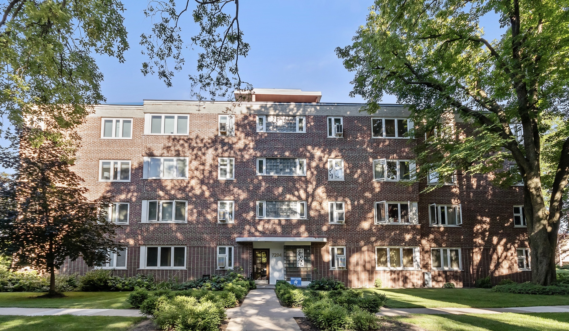 Property Photo: 7204 Oak Avenue 4sw IL 60305