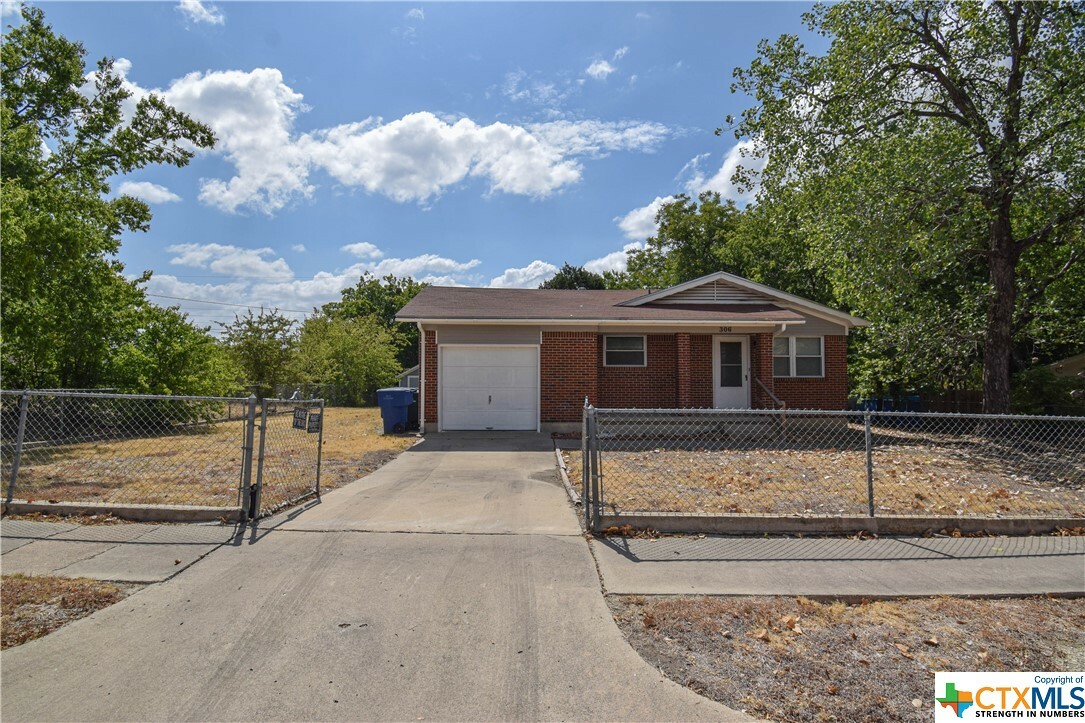 Property Photo:  306 Sherwood Avenue  TX 76522 