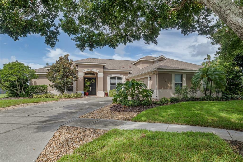 Property Photo:  2320 Longmoore Court  FL 32835 