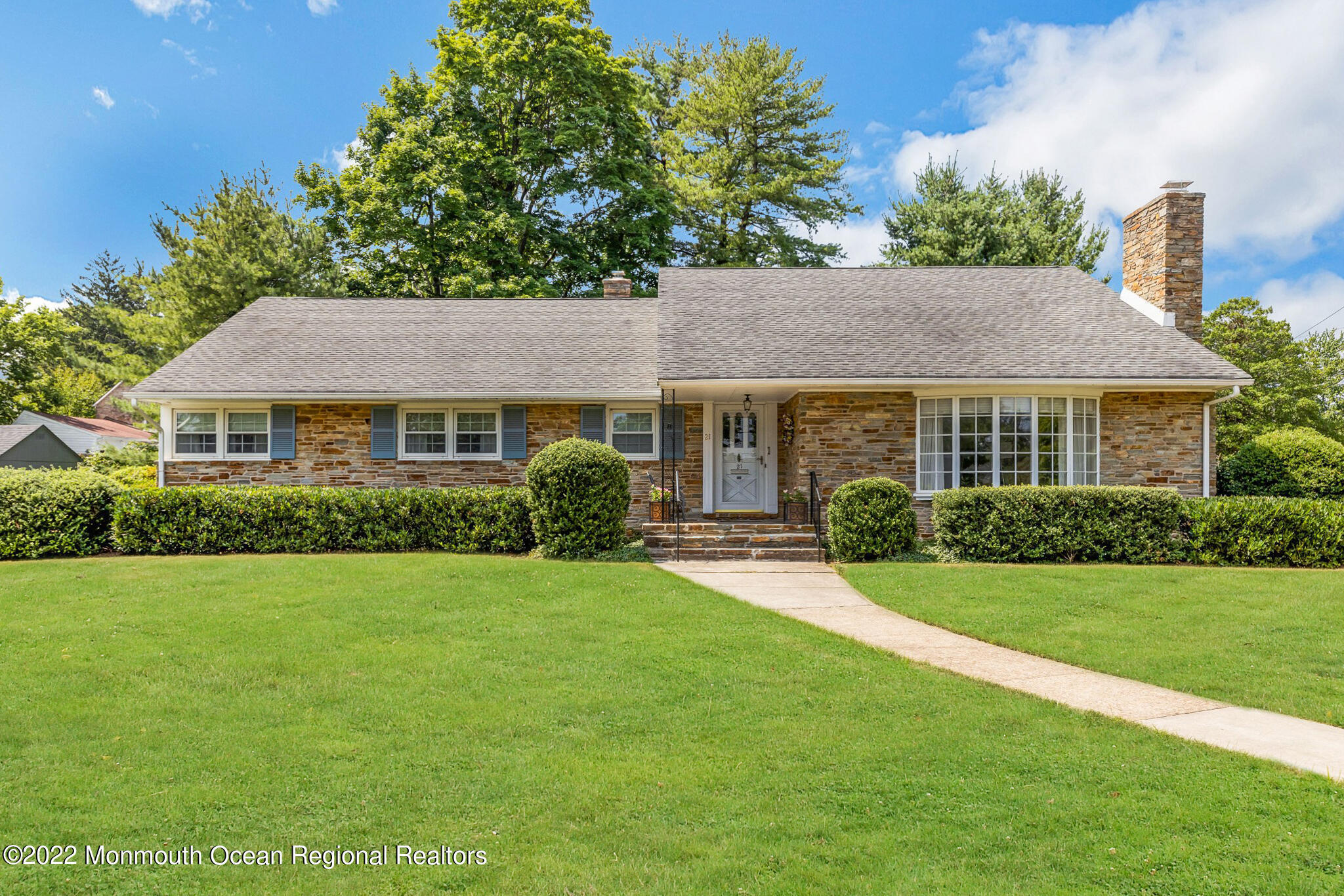 Property Photo:  21 Woodhampton Drive  NJ 08638 