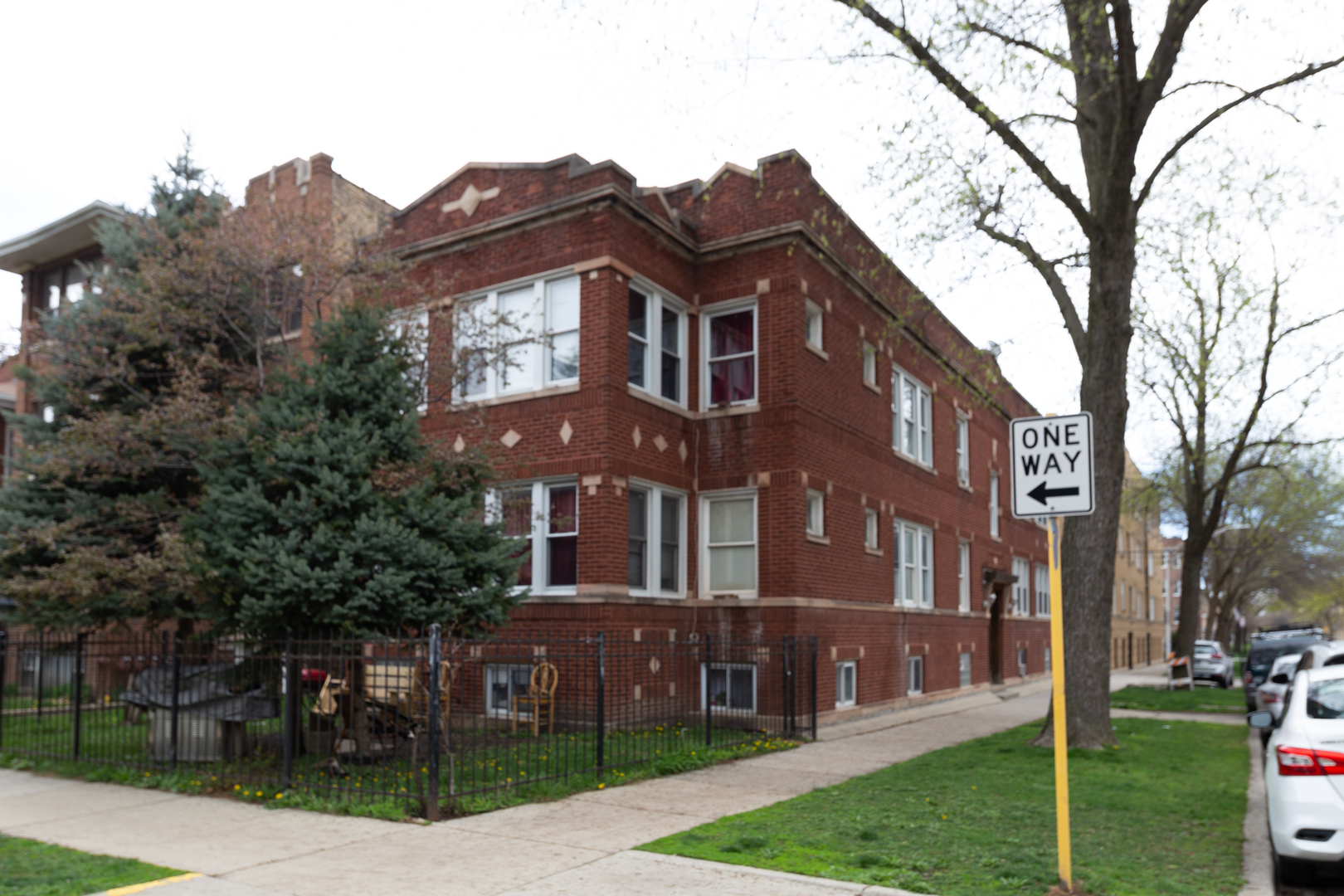 Property Photo: 3518 W Ainslie Street 2 IL 60625
