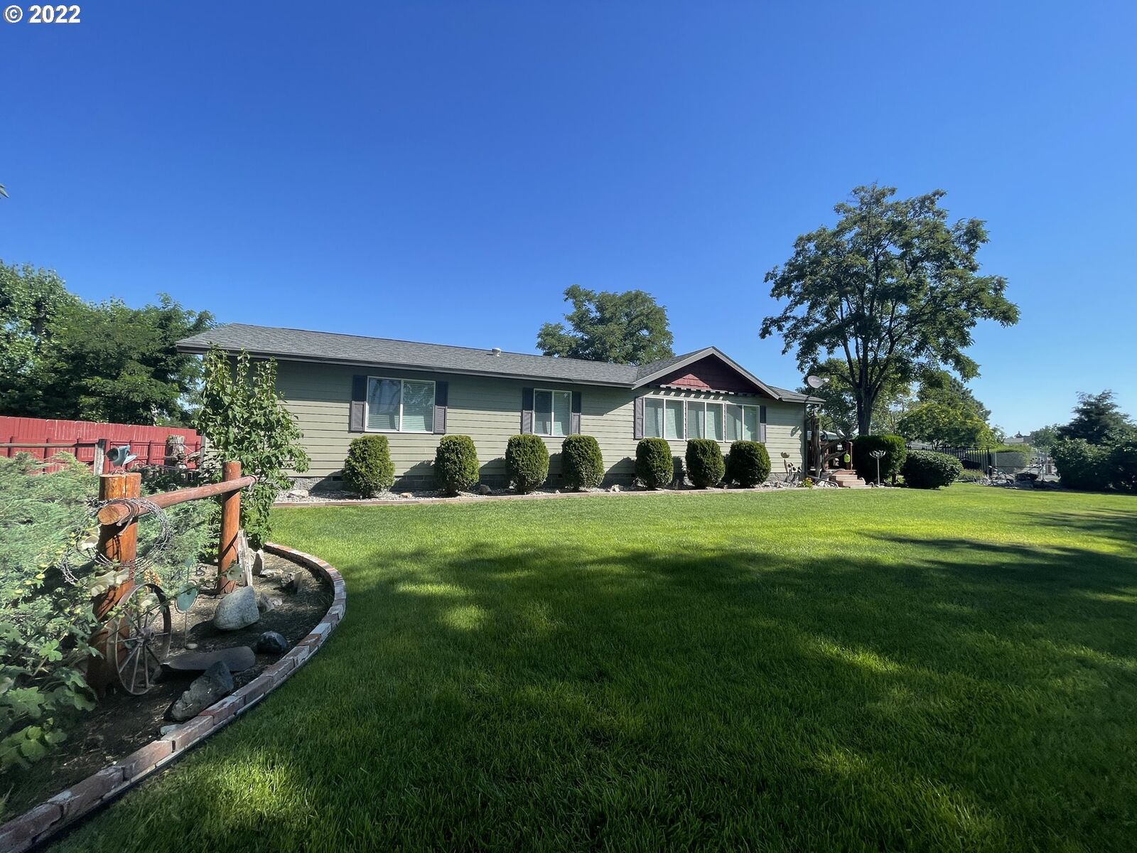 Property Photo: 318 Columbia Ave OR 97818