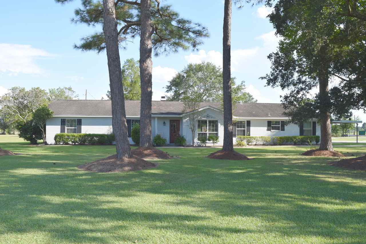 Property Photo:  11398 Greenway Dr  TX 77705 