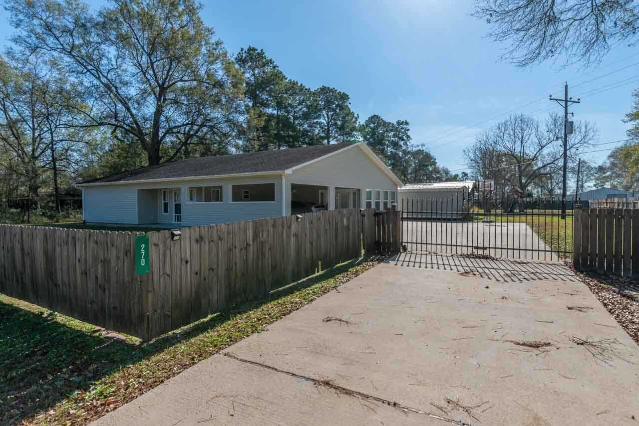 Property Photo:  270 Live Oak Street  TX 77662 
