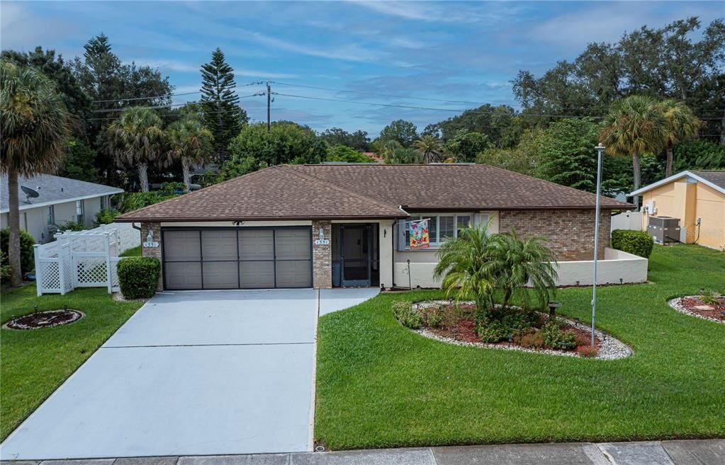 Property Photo:  1351 Lucaya Avenue  FL 34285 