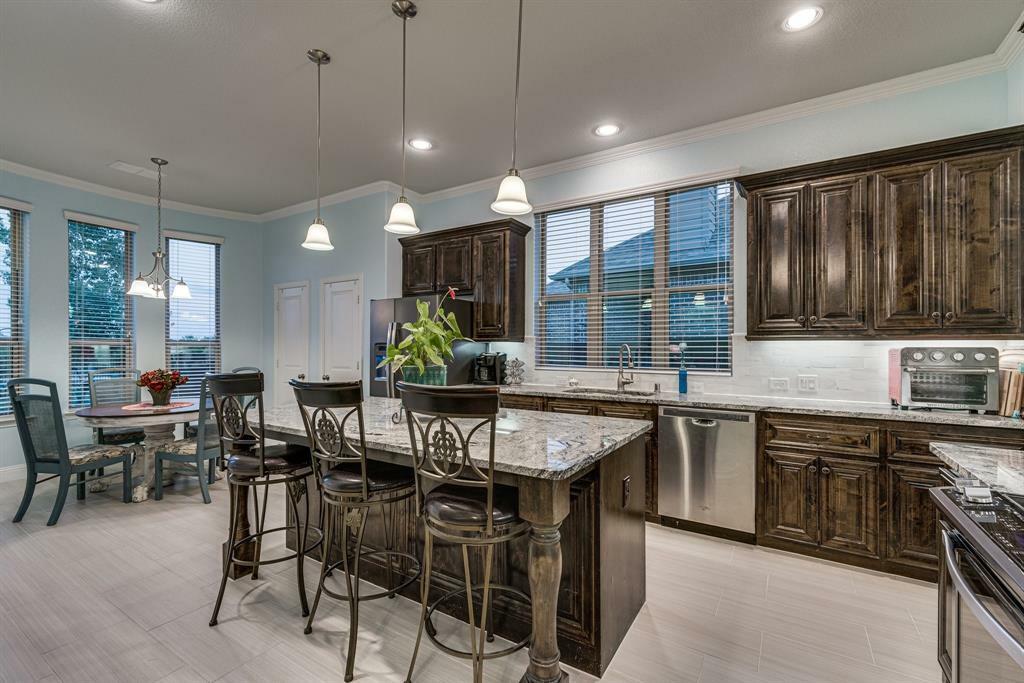 Property Photo: 457 Bentley Drive TX 76065