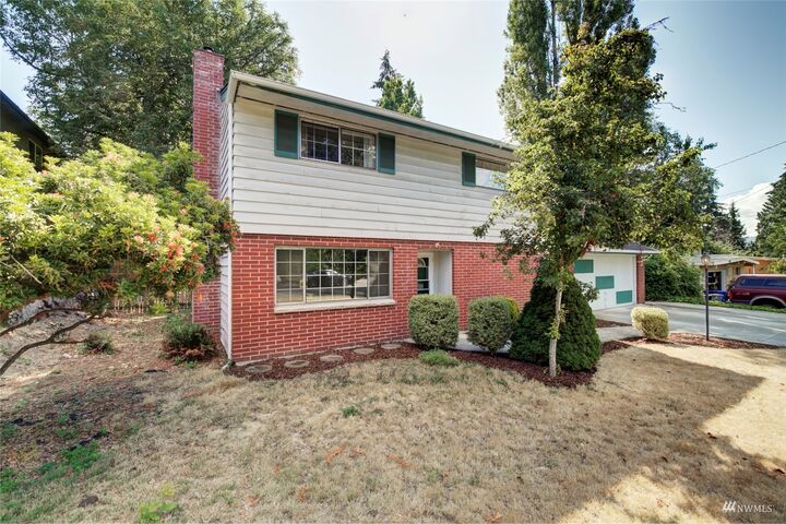 Property Photo:  428 164th Avenue SE  WA 98008 